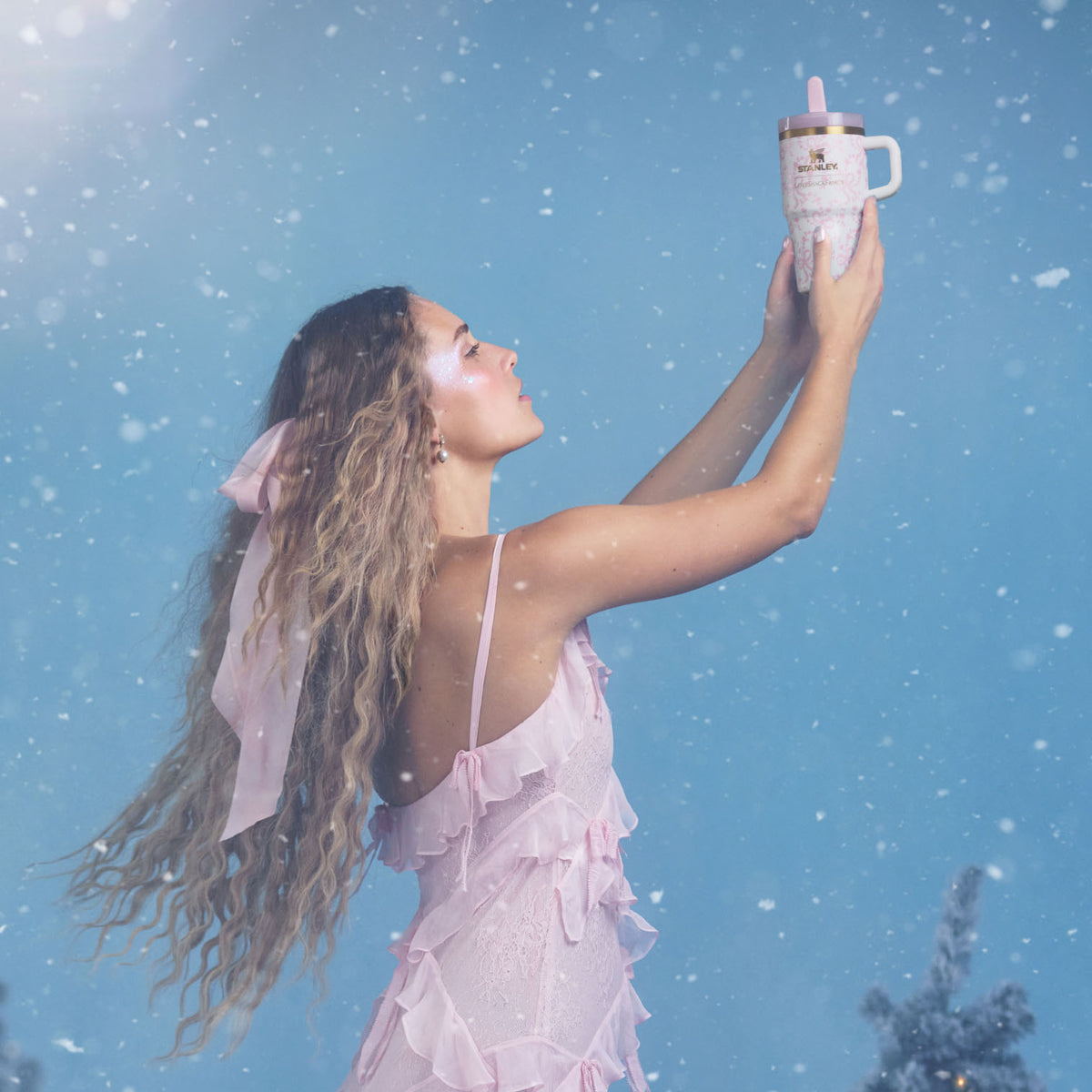 Stanley 1913 Stanley 1913 x LoveShackFancy Holiday Quencher® ProTour Flip Straw Tumbler 20 OZ in Coquette Bow Chantilly
